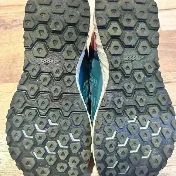 Size 7 1/2 Avia Women Athletic Sneaker. - Picture 5 of 5